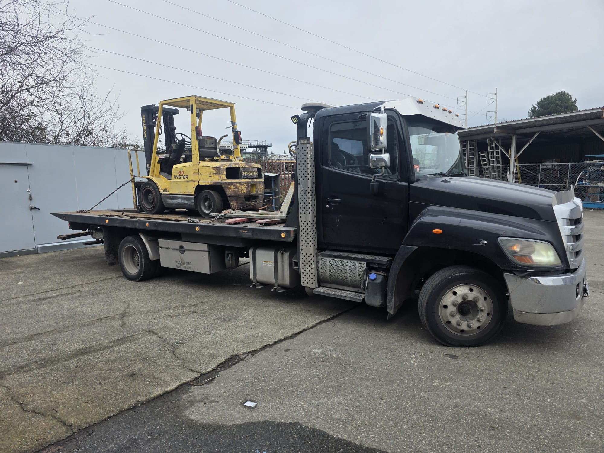 Non-running forklift being removed